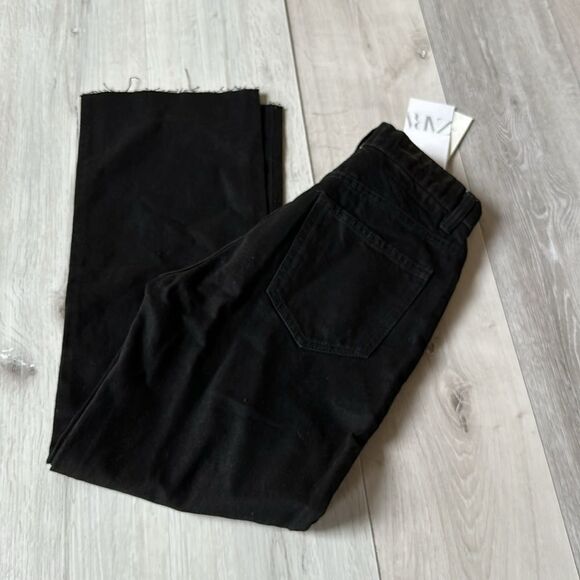 Zara‎ Mid Rise Black Jeans Seamless Hem Flared Metal Button Closure Sz 2 NWT - Picture 6 of 7